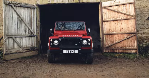 Land Rover Defender primeşte o ediţie aniversară