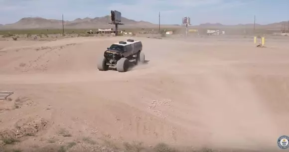Așa arată cel mai lung monster truck din lume | VIDEO