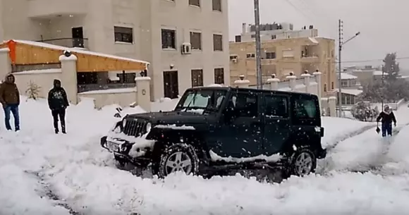 Uite cum se fac de râs mașini 4x4 de zeci de mii de euro | VIDEO