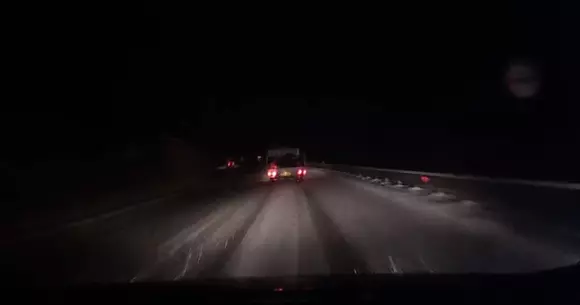 Un șofer a pierdut controlul și a sărit peste parapeți lângă Vatra Dornei. Accidentul spectaculos a fost filmat | VIDEO