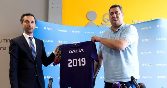 Dacia şi Federaţia Română de Handbal au semnat un parteneriat. Cât mașini Duster vor primi sportivii
