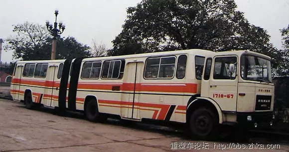 Înainte de 1989 la Braşov se produceau autobuze pentru China. Cum arătau şi câte s-au produs