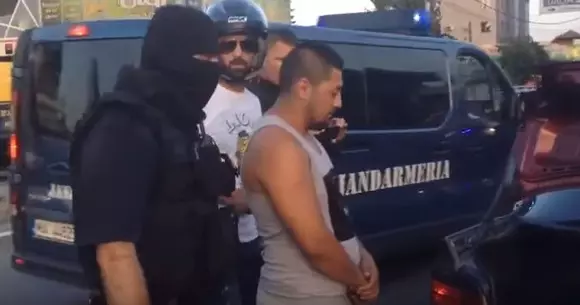 Motociclistul-poliţist care a bătut trei bărbaţi în trafic și-a explicat gestul: "M-au lovit cu o crosă de golf în cap"