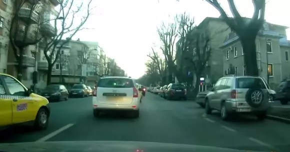 Un șofer s-a certat în trafic cu un taximetrist în București. Poliția era la zece metri în față! Ce a urmat! | VIDEO