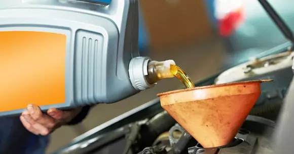 Ulei de motor – când trebuie înlocuit şi cât costă