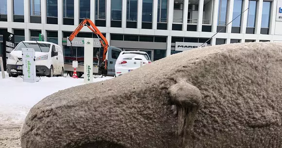 Cum arată o mașină din București după vremea din ultimele zile | FOTO