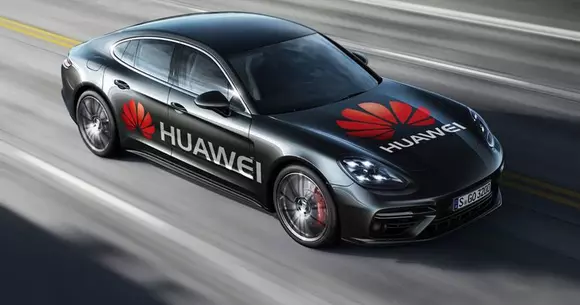 Huawei dezvăluie prima mașină condusă de un smartphone dotat cu Inteligență Artificială
