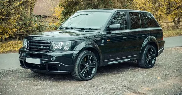 Cu cât se vinde un Range Rover "Designed for David Beckham" condus chiar de fostul fotbalist