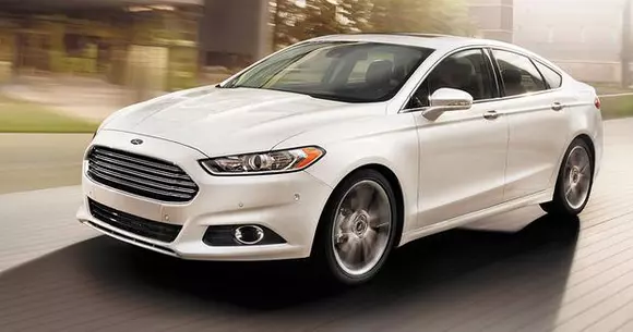 Un șofer s-a plâns că a rămas cu volanul de la Ford în mână după un viraj