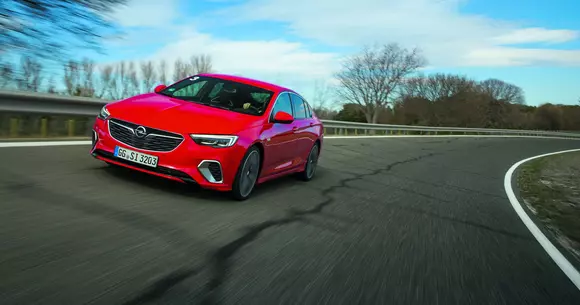 Opel Insignia GSi Grand Sport 2.0 Turbo: O sportivă cu pedigree