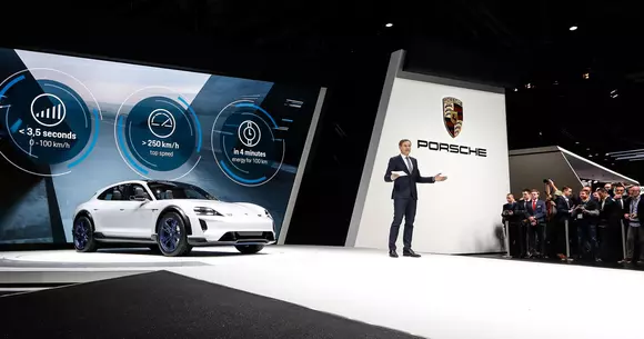 Porsche Mission E Cross Turismo - electrificare şi sportivitate