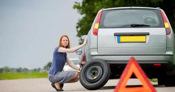 Pașii prin care să schimbi roata unei mașini