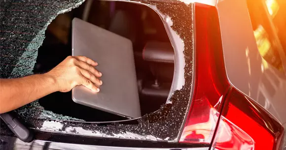 Top sugestii simple și eficiente pentru a-ți feri mașina de hoți