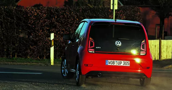 VW Up GTI versus Pirelli-GTI: S-a şmecherit nepoţelul!