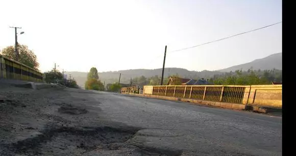 În România asfaltările au început să se facă cu pământ