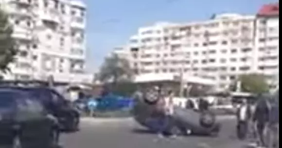 O femeie cu o alcoolemie URIAŞĂ s-a răsturnat într-o intersecție din Galați
