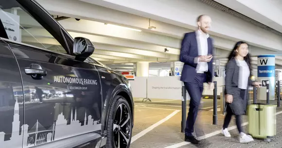 Volkswagen testează un sistem de parcare autonomă