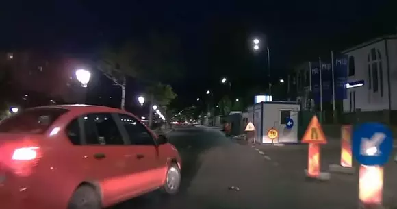 Un bărbat a lovit cu mașina o șoferiță ce i-a tăiat calea în București. Cum a reacționat imediat după accident | VIDEO
