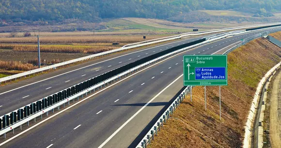 Ce spun polițiștii? De ce trebuie să circuli pe banda întâi și nu pe banda a doua, deși ai viteza maximă admisă?