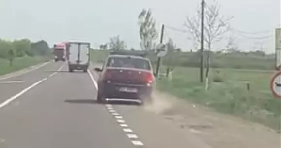 Sucevean aproape de comă alcoolică, filmat conducand în zig-zag (Video)