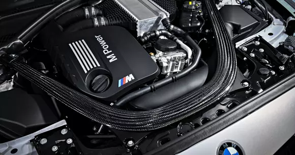 Noul BMW M2 Competition: mezinul familiei poate rula cu 280 km/h