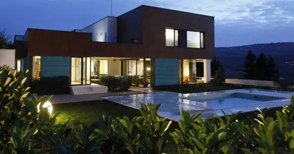 Ce facilități oferă o „casă inteligentă” și cât costă o astfel de proprietate în România