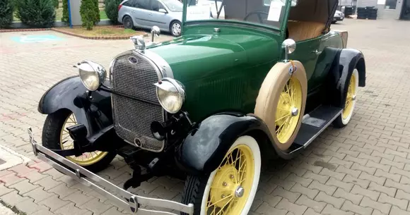 Cât de veche este cea mai veche mașină din România, scoasă la vânzare? | FOTO