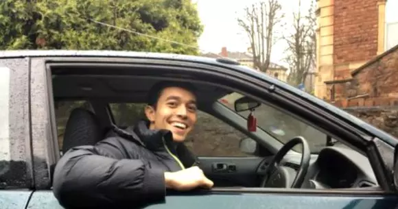 Un bărbat și-a cumpărat o mașină pentru că era mai ieftin decât un bilet de tren