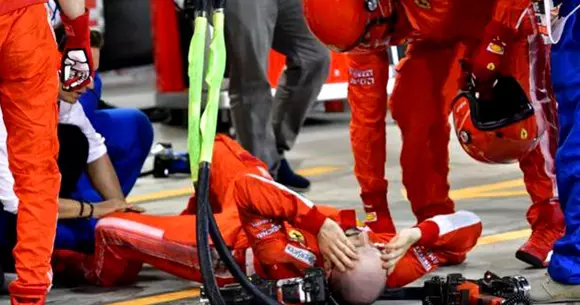 Accidentare teribilă în Formula 1. Kimi Raikkonen a dat cu mașina peste un mecanic