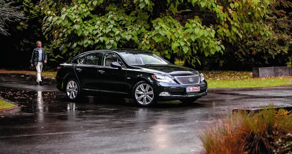 Lexus LS 600h de la 17.000 euro: Lux fără fisură