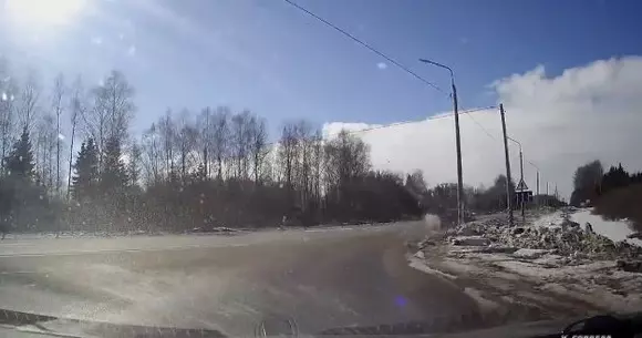 Credea că e într-un Ferrari, dar conducea un Logan! Cum "a zburat" un șofer cu mașina sa! | VIDEO