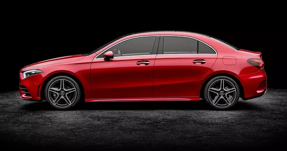 Mercedes-Benz Clasa A Sedan L oferit pentru piaţa din China