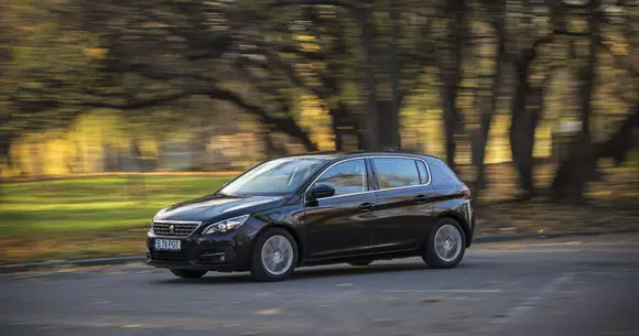 Peugeot 308 1.6 BluHDI: Leul a învăţat să joace Golf