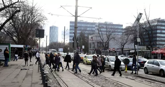 Cu câți kilometri pe oră se circulă la ora 18:00 în zona Pipera din Capitală?