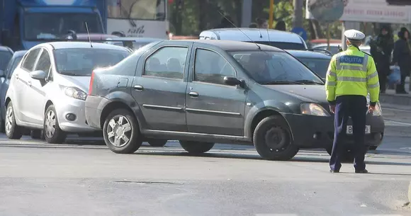 Şofer amendat cu 800 de lei după ce i-a spus unui poliţist o propoziție aparent banală