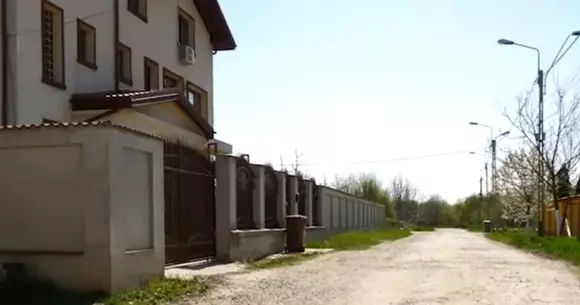 Câte străzi de pământ mai există în București