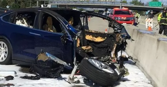 Sistemul Autopilot de pe Tesla Model X nu poate evita obstacole în anumite condiţii