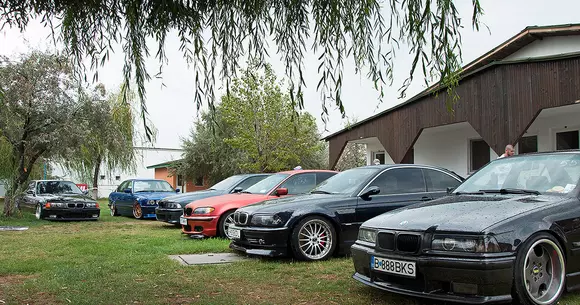 180 de mașini și 23.400 cai putere pe mall