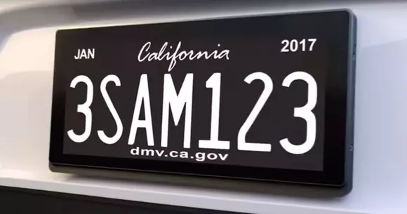 Au apărut plăcuțele de înmatriculare digitale! În ce oraş sunt testate (Video)