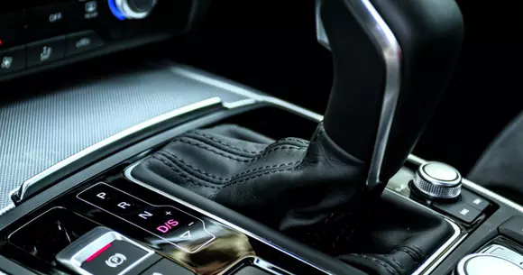 Cum se conduce o mașină cu cutia de viteze automată?