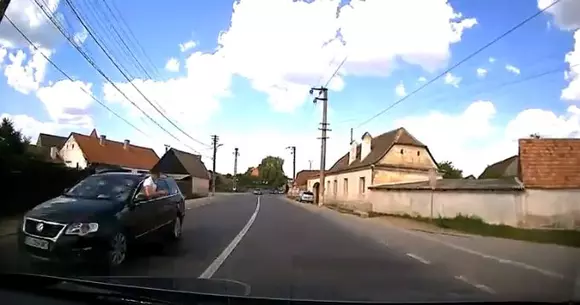 Cum arată un șofer inconștient pe străzile din România? Cam așa... | VIDEO