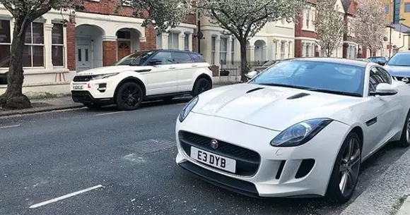 Un britanic își vinde un Jaguar de lux cu 20 de lire. Și nu, nu este la prima ispravă de acest gen