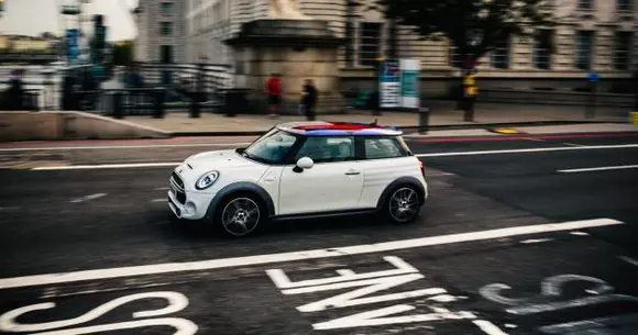 Cum marchează MINI nunta Prinţului Harry cu Meghan Markle? | FOTO