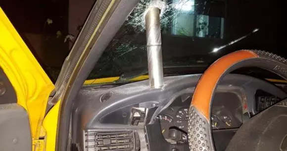 Un "obiect misterios" a căzut din cer pe o mașină la Craiova