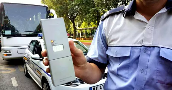 Botoșani: O femeie de 62 de ani prinsă "cam beată" la volan