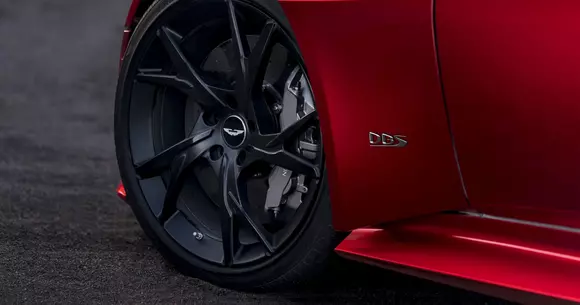 Aston Martin DBS Superleggera - un Super GT cu o inimă V12