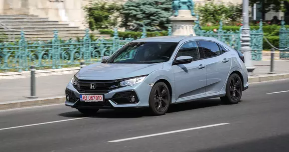 Honda Civic 1.0 CVT: Un plus de confort şi sportivitate