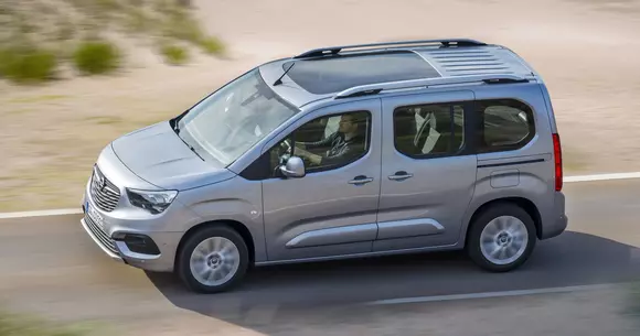 Opel Combo Life, un monovolum cu aere de SUV, a ajuns în România