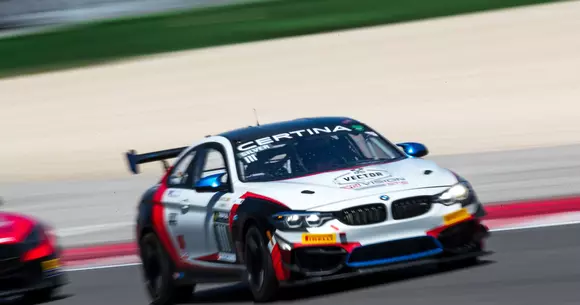 Răzvan Umbrărescu aduce prima victorie din istorie pentru BMW M4 GT