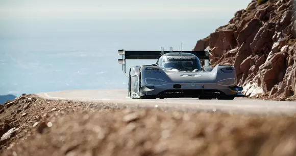Volkswagen ID R Pikes Peak a spulberat toate recordurile în cursa de la Pikes Peak